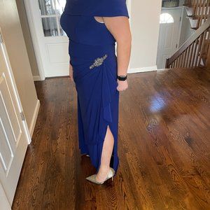 Alex Evenings Long Off-the-Shoulder Matte Jersey Dress